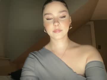 girl
        novavangogh cam image #2873180