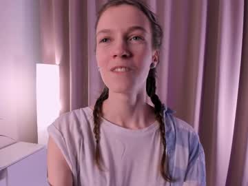 girl
        petulacollins cam image #6114533