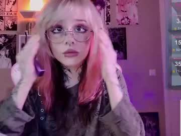 girl
        lollyshy__ cam image #6147021