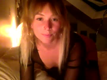 girl
        lunarosestone cam image #2585551