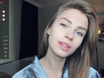 girl
        _wild_orchid_ cam image #2657835