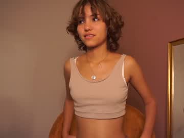 girl
        lenaelisabeth cam image #2993004