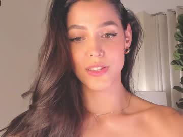 girl
        amelia_johnson cam image #3410633