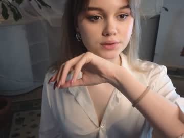 girl
        lornabyfield cam image #3520983