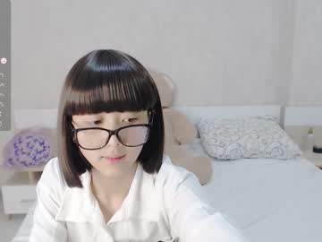 girl
        little_yena cam image #2835927