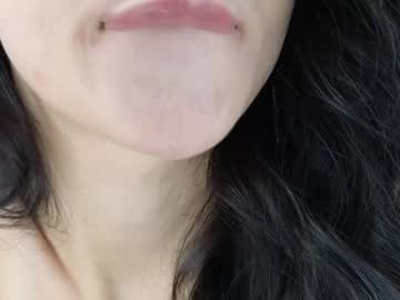 girl
        yononeey cam image #4844269