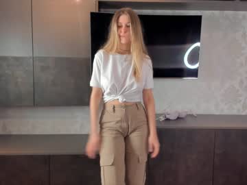 girl
        maydahedley cam image #3659100