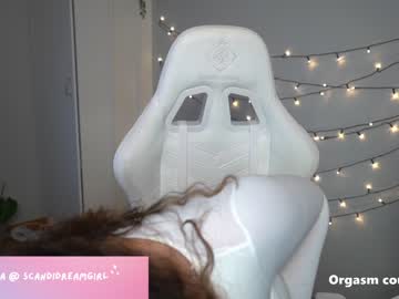 girl
        carasweden cam image #1375187