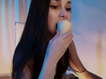 girl
        hollyextra cam image #6775566