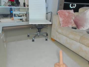 girl
        swt_molly cam image #1120312
