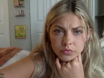girl
        charlitbaker cam image #2107587