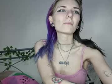 girl
        lizzyylovesick cam image #4340904