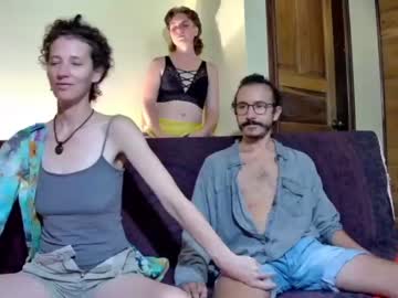 couple
        randomshuffle cam image #2463302
