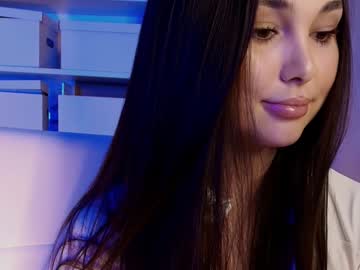girl
        hollyextra cam image #6454744