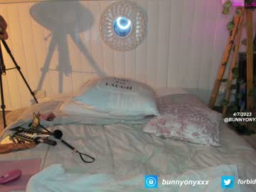girl
        bunnyonyx cam image #1270176