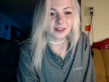 girl
        kipsy420 cam image #667937