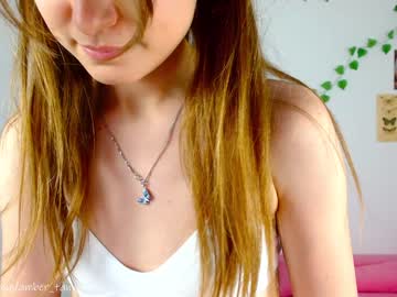 girl
        ambertan1 cam image #2043960
