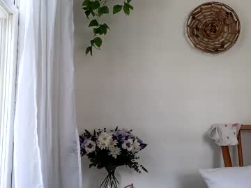 girl
        littlegreekflower cam image #2287700