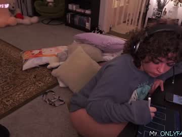 girl
        evelynpiers cam image #1392148