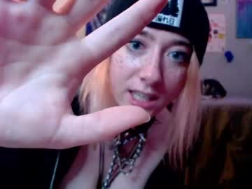 girl
        madisonravenwood cam image #1033881