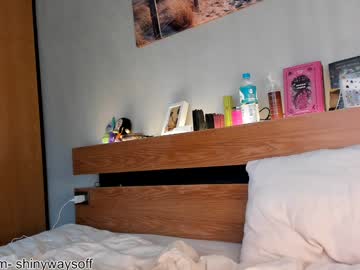 girl
        shinyways cam image #5941310