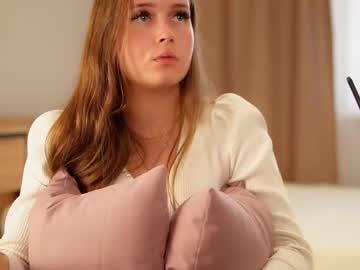 girl
        elvinagallamore cam image #5150349
