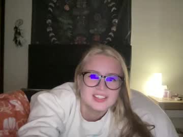 girl
        sarahmartin420 cam image #1867576