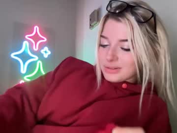 girl
        thtqunt cam image #2945056