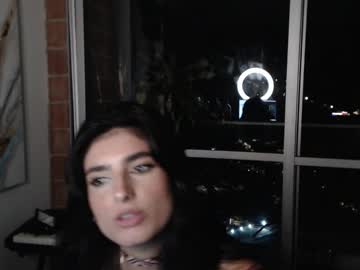 girl
        hollyshit_ cam image #6019663