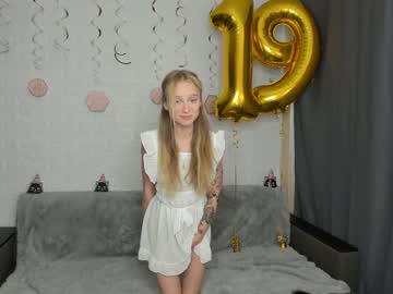 girl
        sandra_buika cam image #1935331