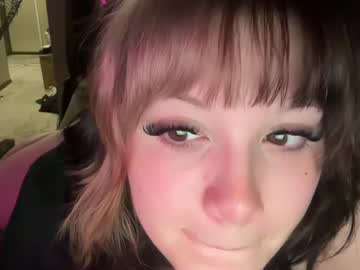 girl
        lottiepoppie cam image #4325041