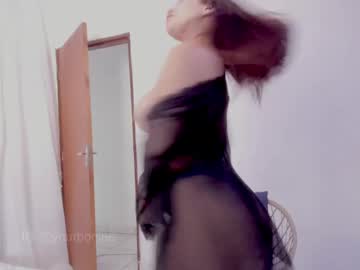 girl
        yourbonie cam image #5538054
