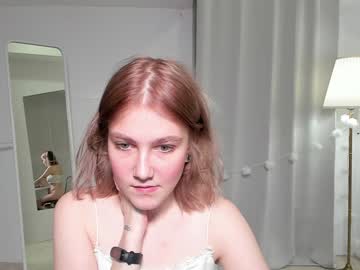 girl
        my_parisss cam image #231821