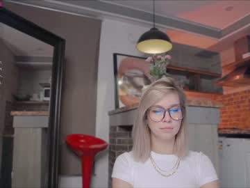 girl
        call__me_mommy cam image #2090278