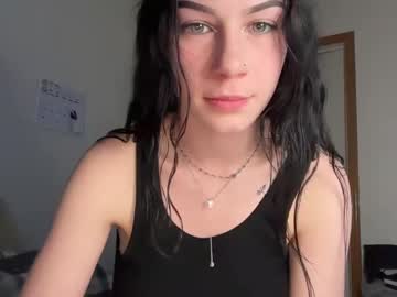 girl
        kalirhea18 cam image #3884311