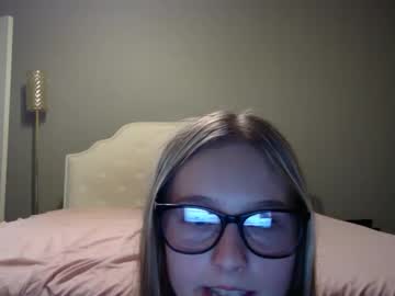 girl
        lilly_starrr cam image #5184420