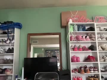 girl
        oftenelle cam image #1806926