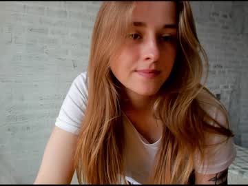 girl
        sophie_crashh cam image #1812356