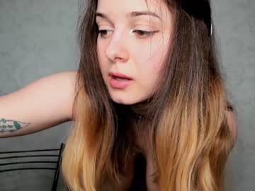girl
        oladushek18 cam image #1216074