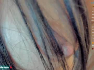 girl
        kissing33 cam image #245680