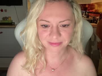 girl
        kiradivine cam image #1634798