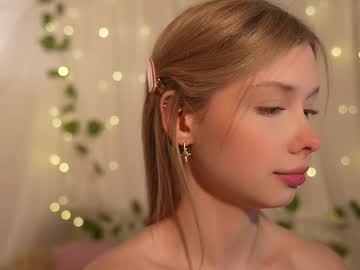 girl
        april_blush cam image #6833318