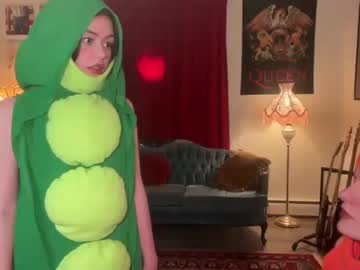 girl
        littlesugarpea cam image #3474725