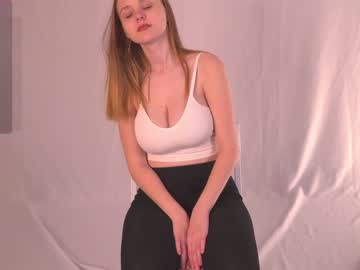 girl
        lover_chill cam image #2972115