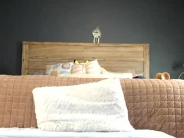 couple
        mssbb cam image #5555011