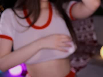 girl
        lanatropicon cam image #3022384