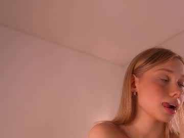 girl
        april_blush cam image #6605493