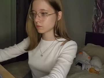 girl
        lowress cam image #6424952