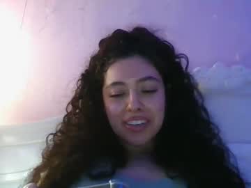 girl
        savinajade cam image #473403