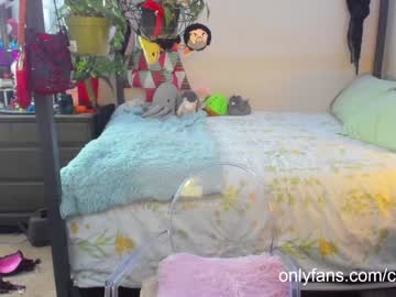 girl
        chrysanthulu cam image #481406